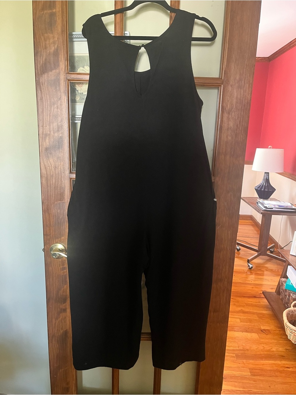 Sleeveless Black Wide-Leg Jumpsuit with Keyhole Back
